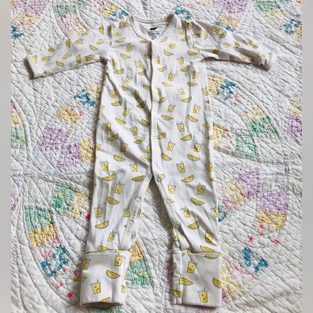 Monica & Andy | patterned food sleeper